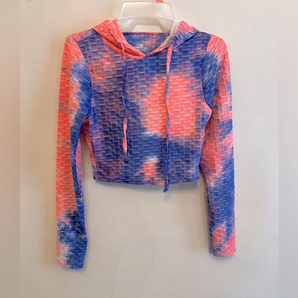 Woman’s neon crop top size small. Excellent condition.